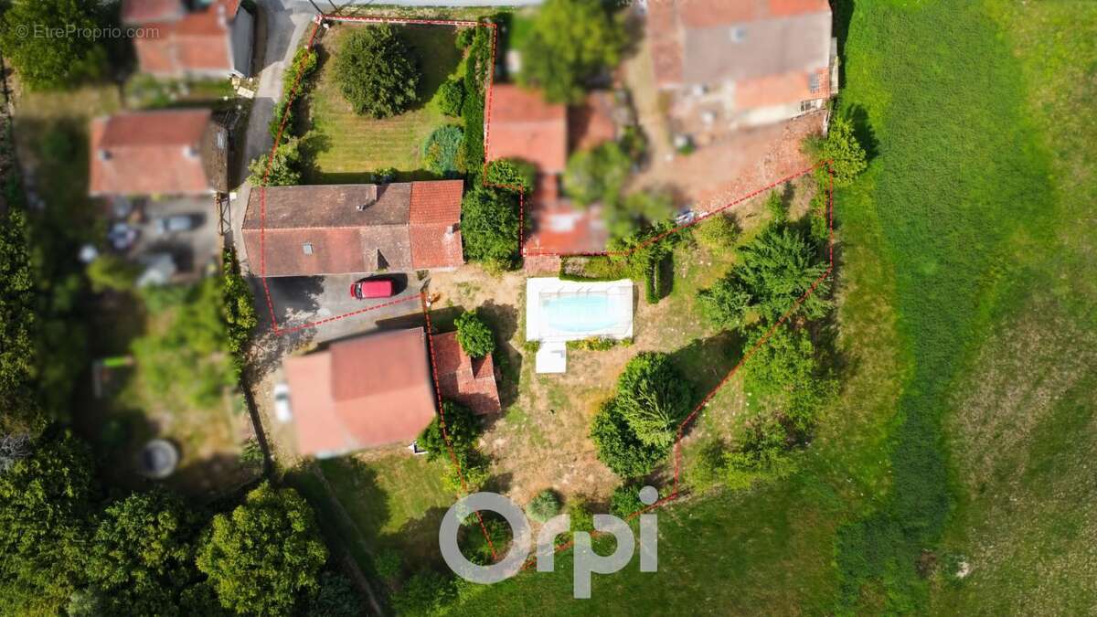 Maison à SAINT-LAURENT-LES-EGLISES