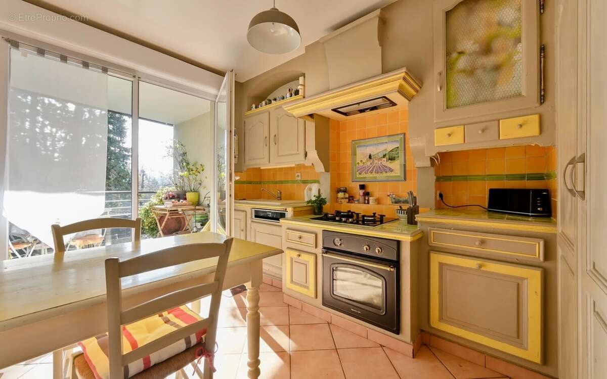 Appartement à TASSIN-LA-DEMI-LUNE