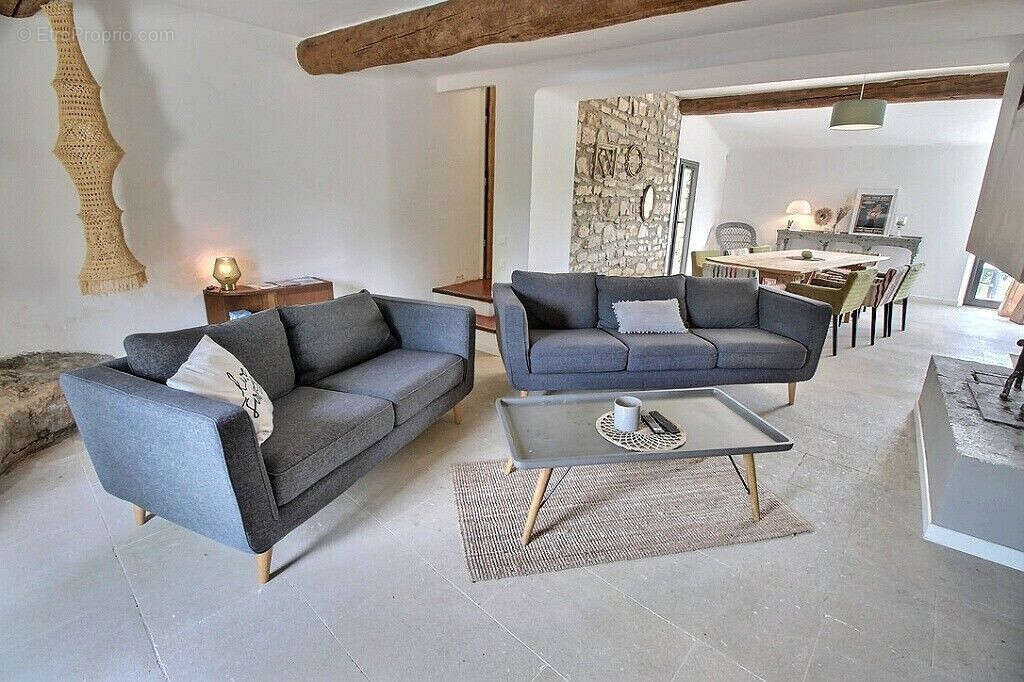 Maison à VENASQUE