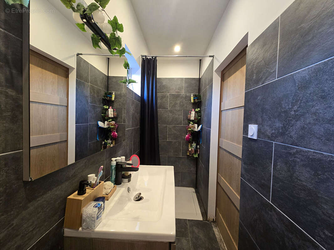 Maison à JONQUIERES-SAINT-VINCENT