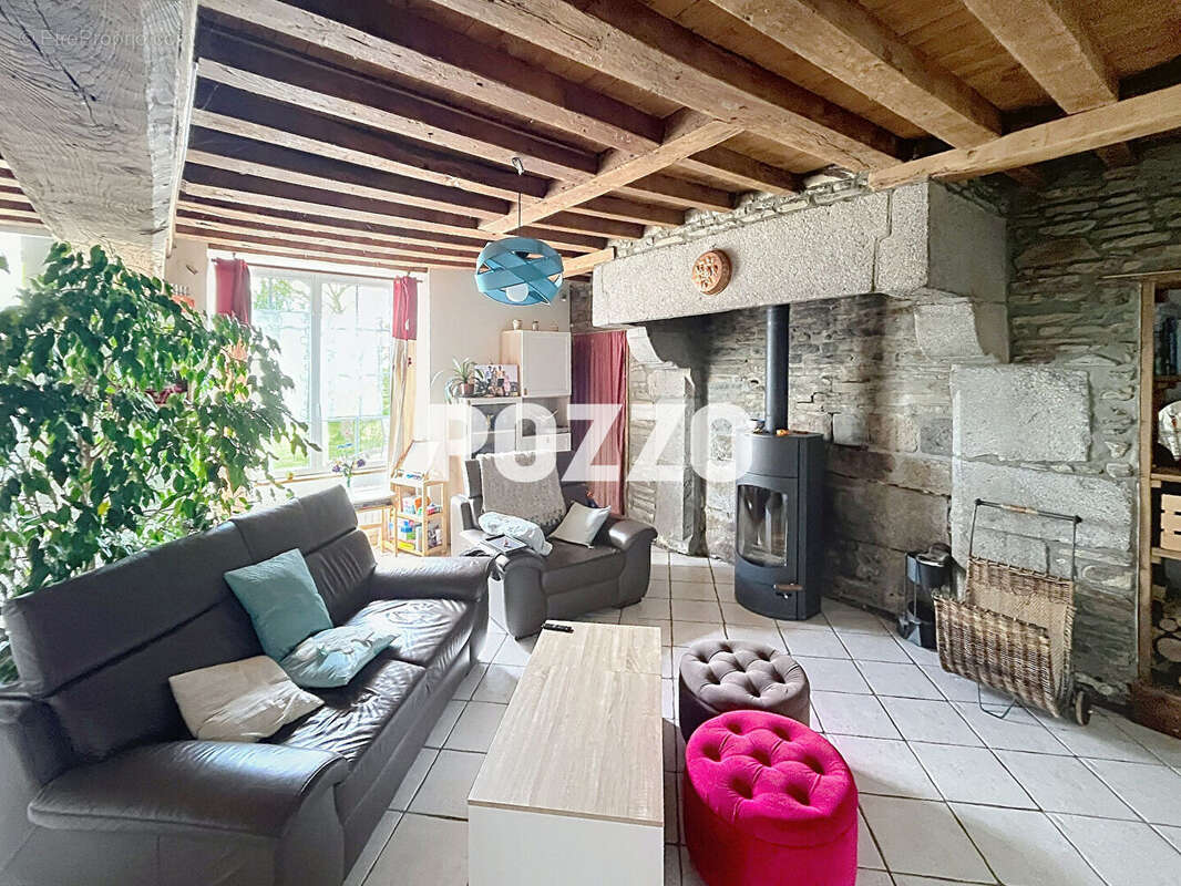 A VENDRE à Grandparigny - Maison 6 pièce(s) 196 m² - photo 7