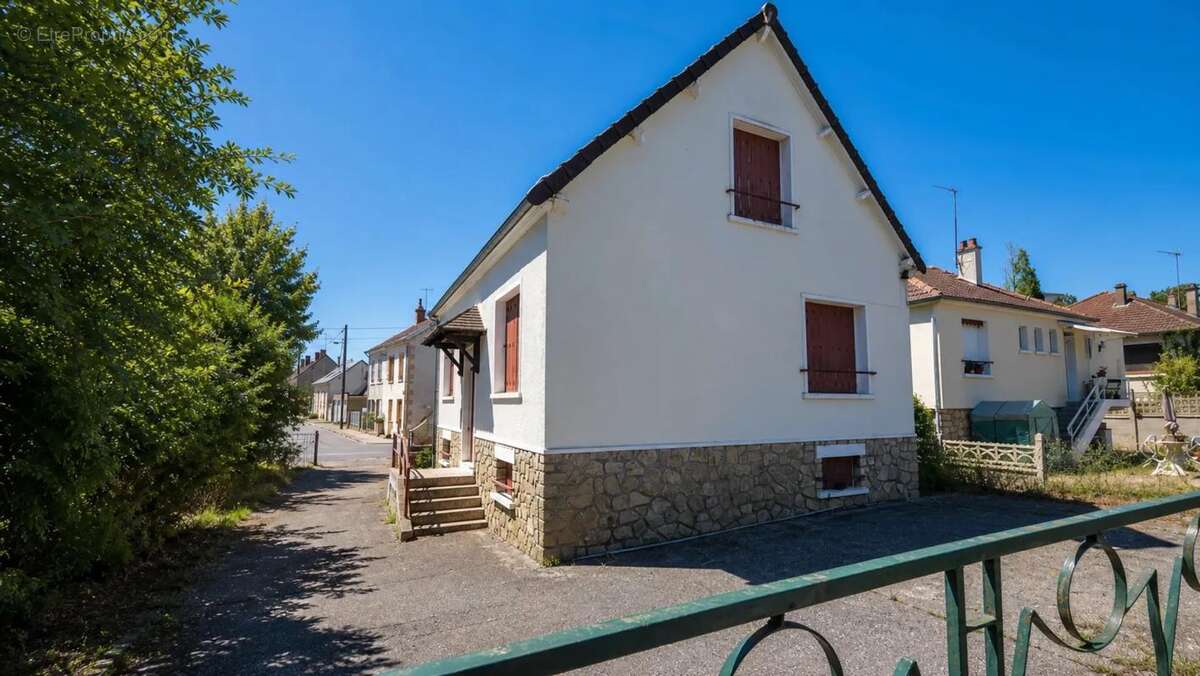 Grande maison familiale sur 968 m² avec double garage - photo 8