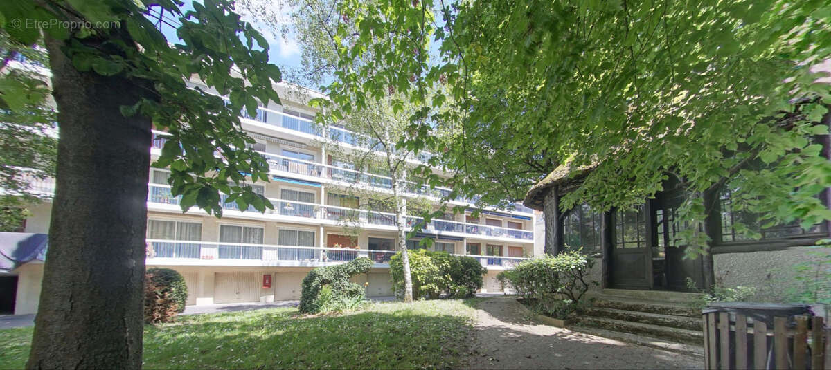 Appartement à ENGHIEN-LES-BAINS
