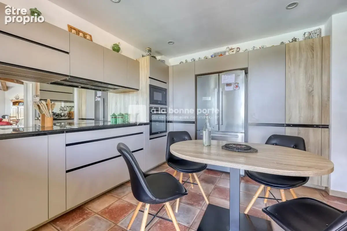 Maison 6 pièces 190 m² à vendre à La Cadiere-D'azur (83740) - photo 9