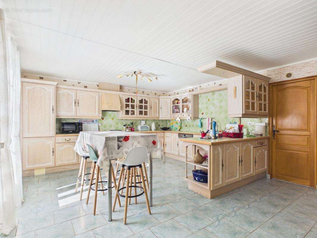 Maison 182 m² à Vendeuil-Caply  - photo 3