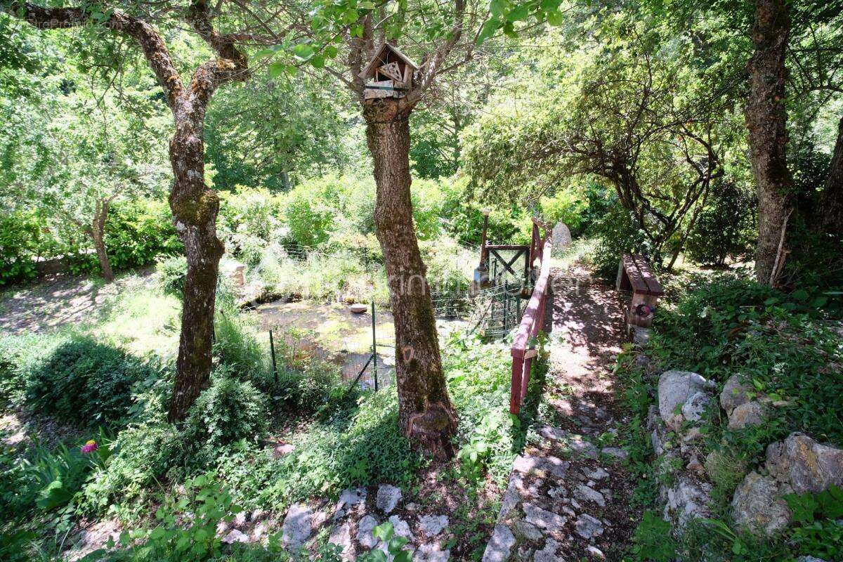 Maison familiale de caractère de 110 m2 avec jardin remarquable, bassin et vue montagnes - photo 18