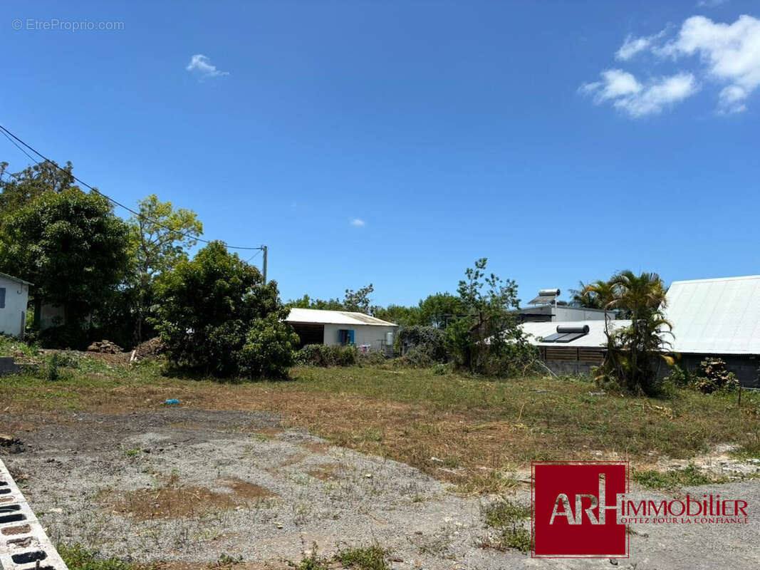Terrain à LE TAMPON