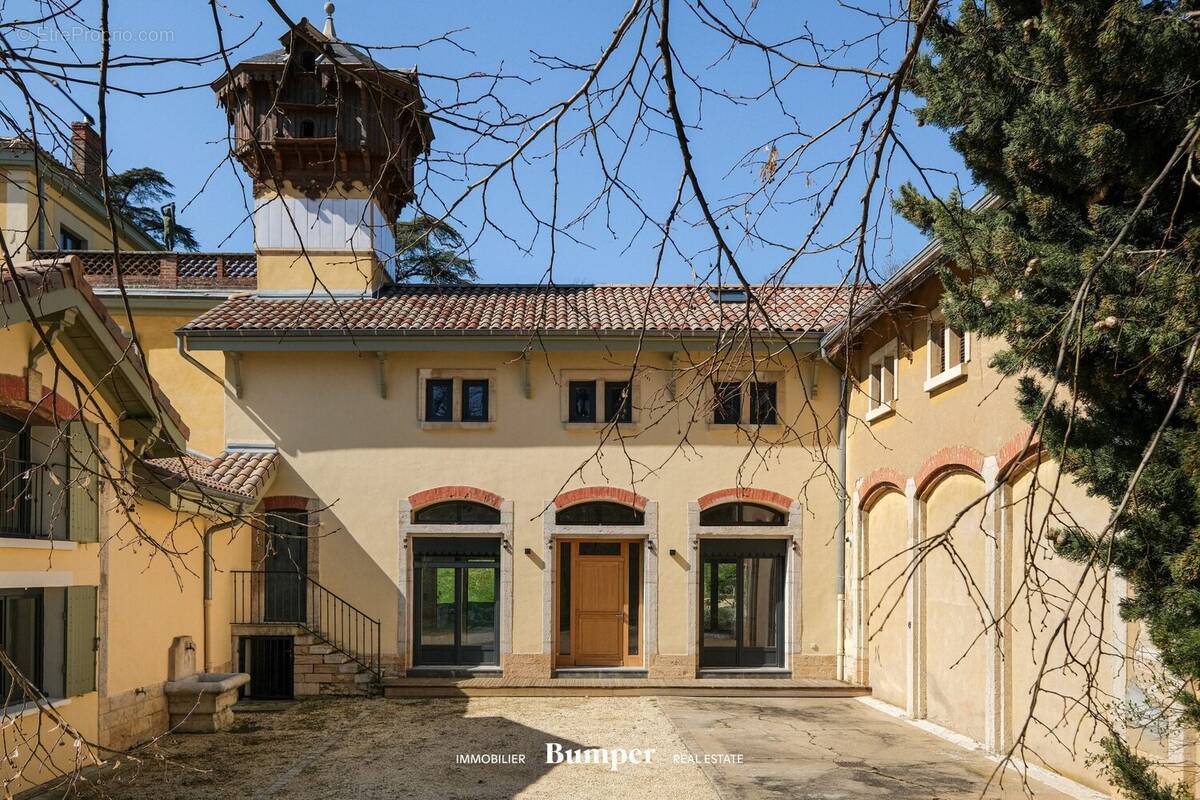 Maison à SAINT-GENIS-LAVAL