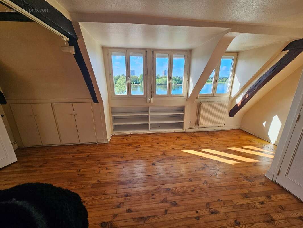 Appartement à SAINT-CYR-SUR-LOIRE