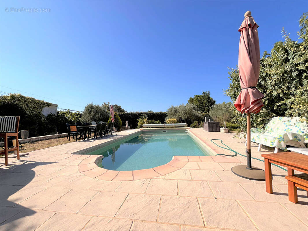 Maison à SAINT-SATURNIN-LES-APT