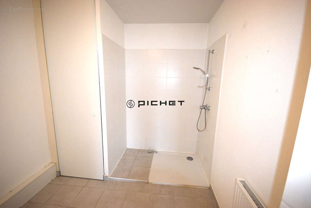Appartement T2 avec ascenseur terrasse et parking. - photo 4