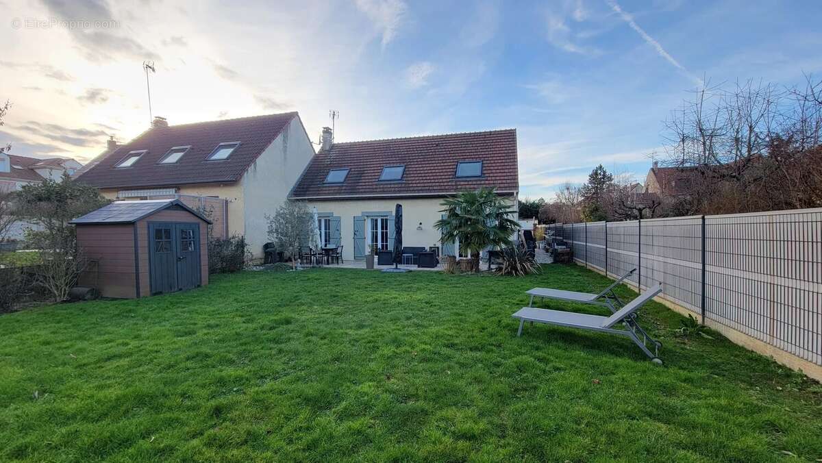 Maison à COUBRON