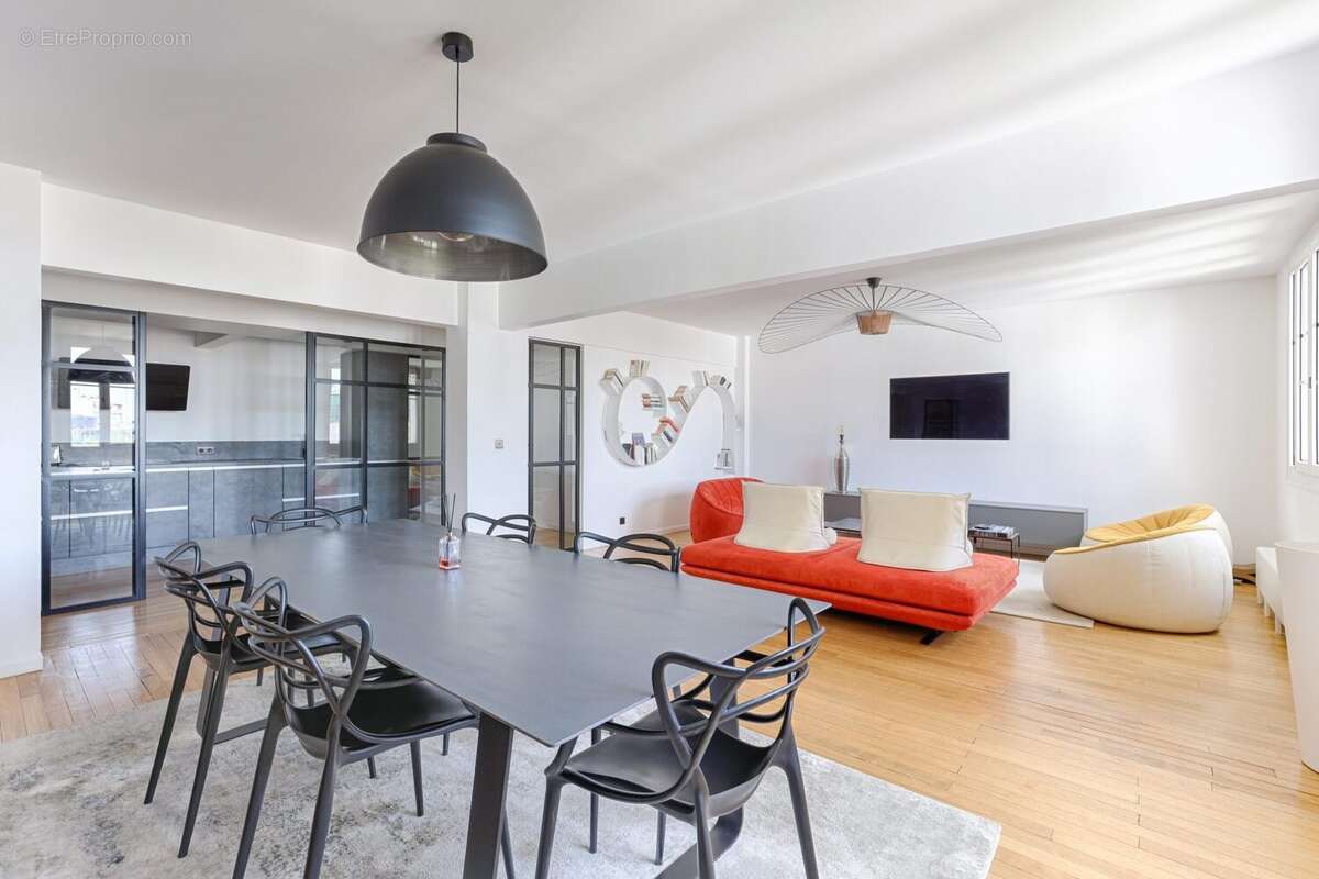 Appartement à LA GARENNE-COLOMBES