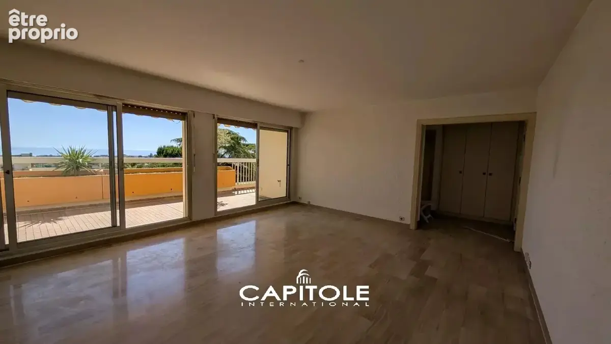 Antibes - Bel appartement 2 pièces ouvrant sur une grande terrasse  de 21 m², vue mer et verdure, à quelques pas du centre-ville - photo 4