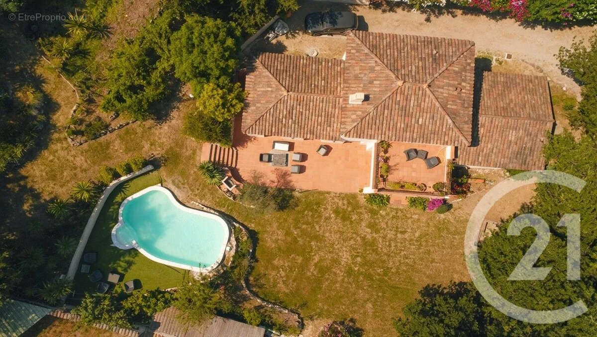 Maison à ROQUEFORT-LES-PINS