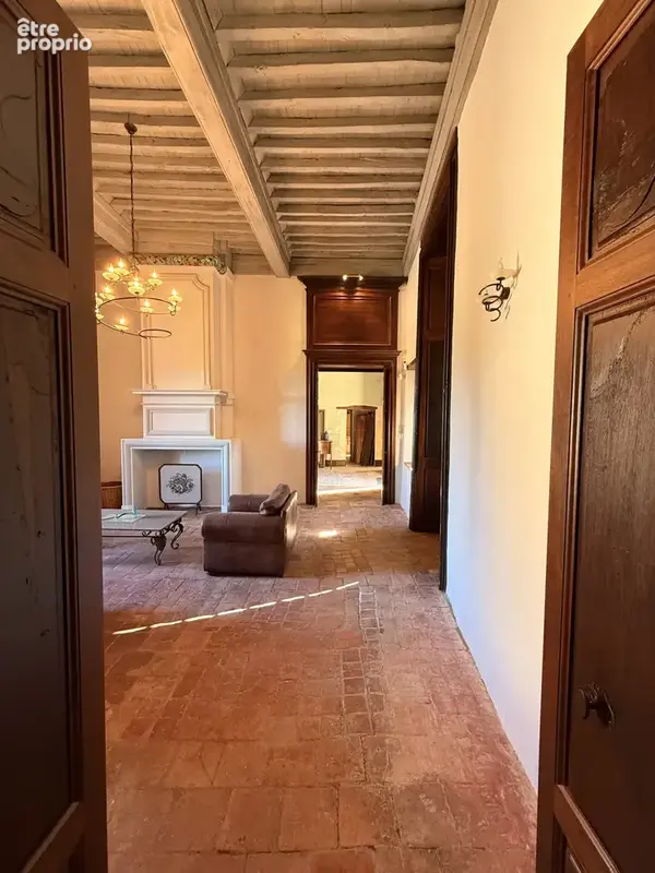 château d'exception au cœur d'un village historique - photo 13