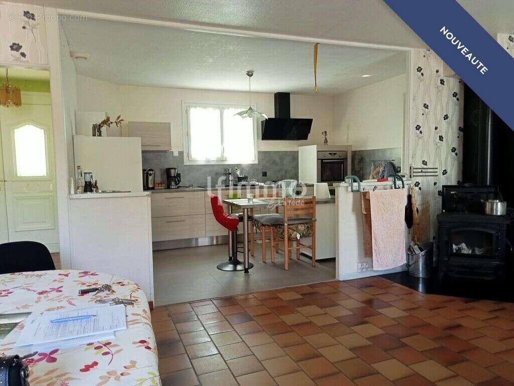 Maison à VILLECOMTAL-SUR-ARROS