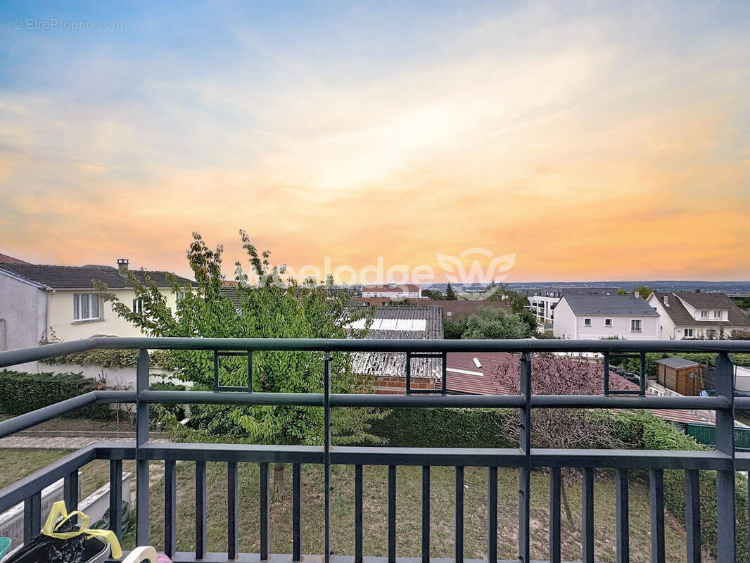 Appartement à CHANTELOUP-LES-VIGNES