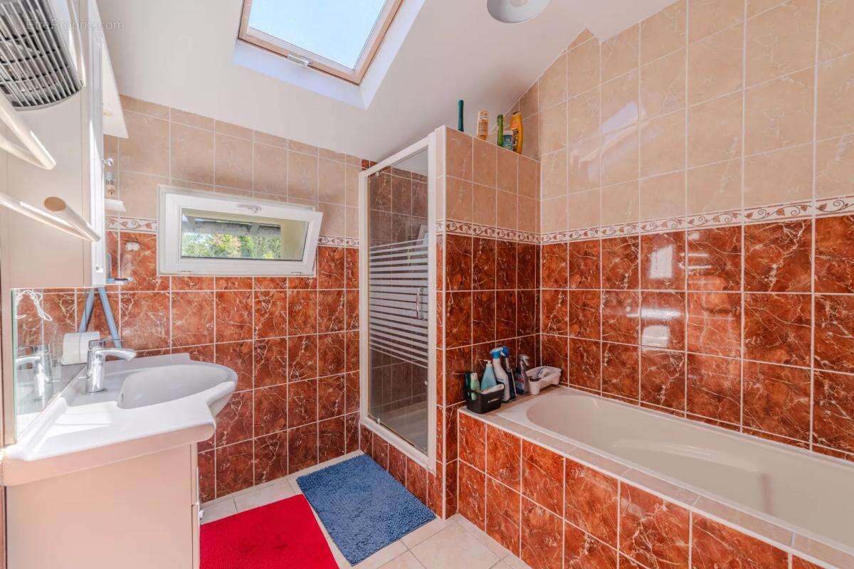 69400 - ARNAS - Maison familiale de 133 m² avec terrain - photo 10
