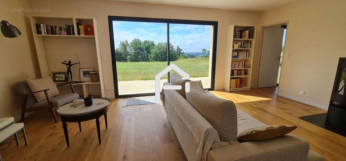 Maison à OBJAT