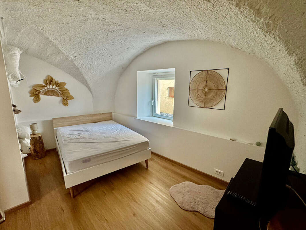 SAINT-GERMAIN-LEMBRON / Maison avec terrasse et balcon 4 chbs + F2 indépendant - photo 15