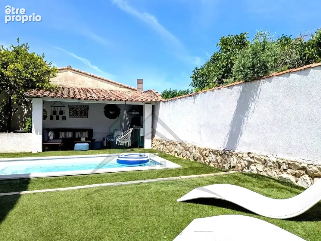 Châteauneuf-les-Martigues   La Mède . Villa 4 chambres + T2 indépendant. Piscine . 2 stationnements. - photo 9