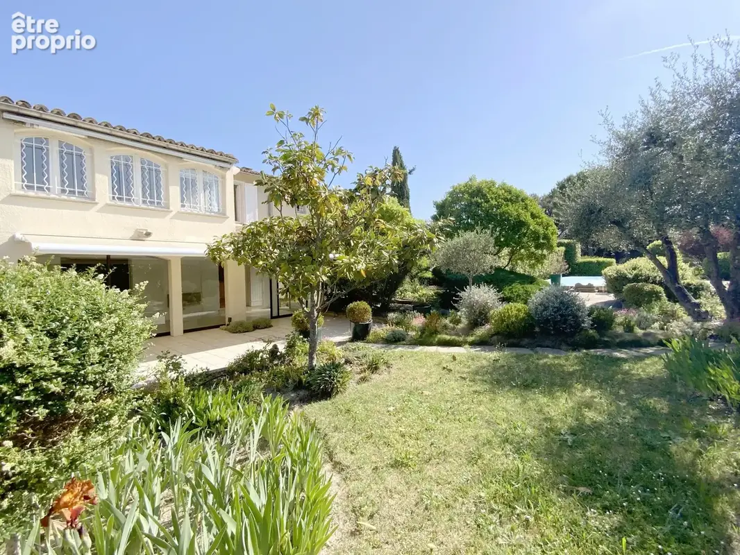 Charmante maison avec terrain arboré et piscine  à Uzès. - photo 2
