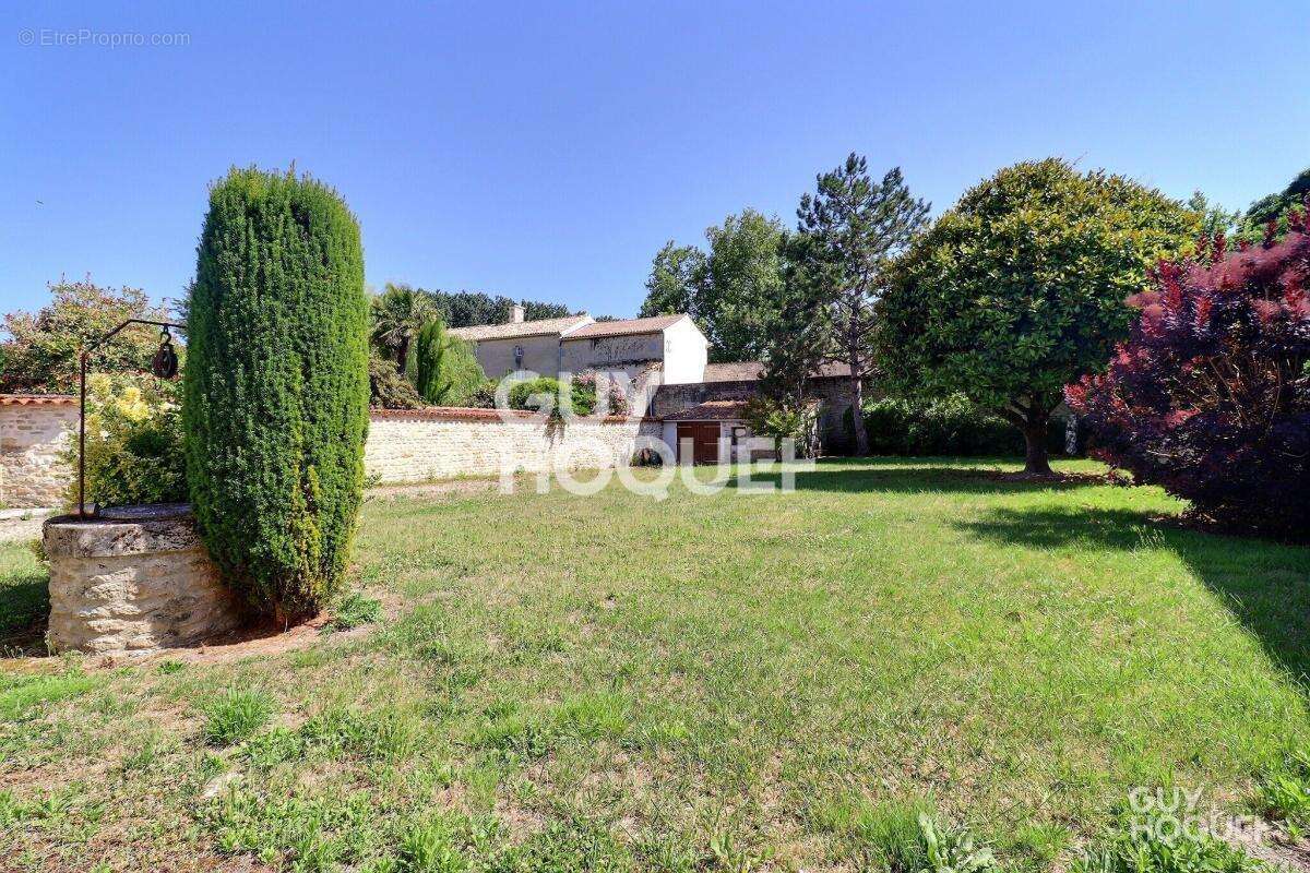 Maison à SAINT-GERMAIN-DE-MARENCENNES