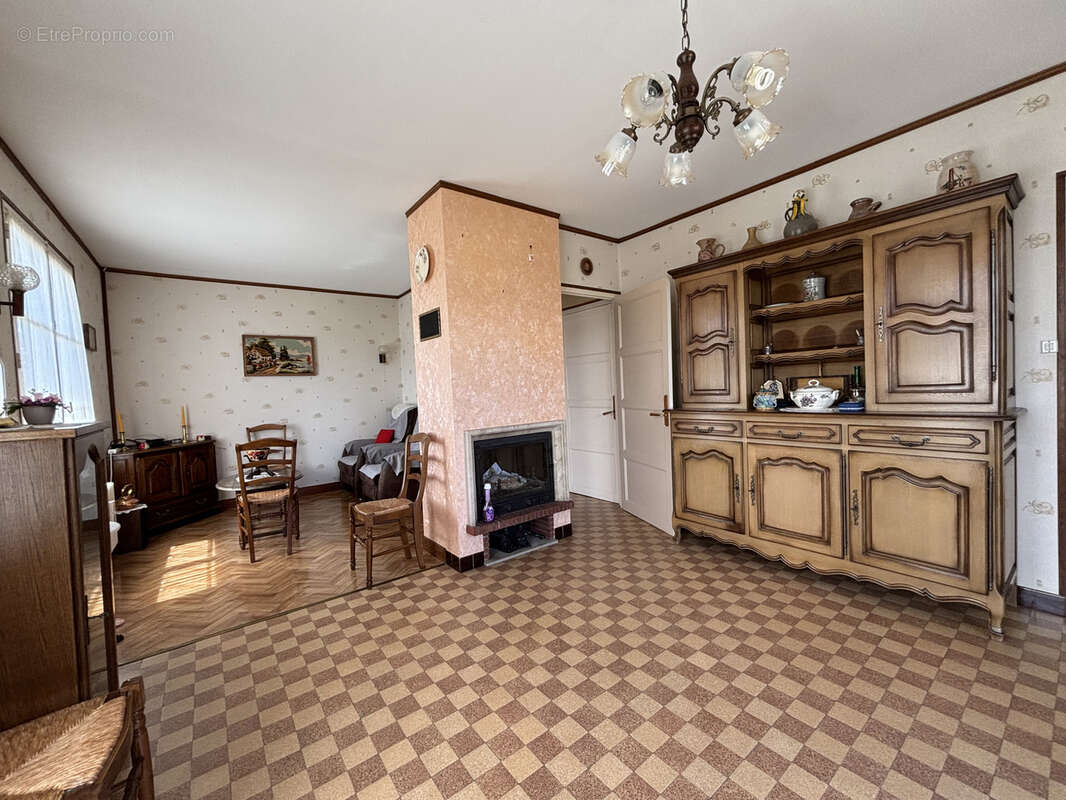 Maison à LEUGLAY