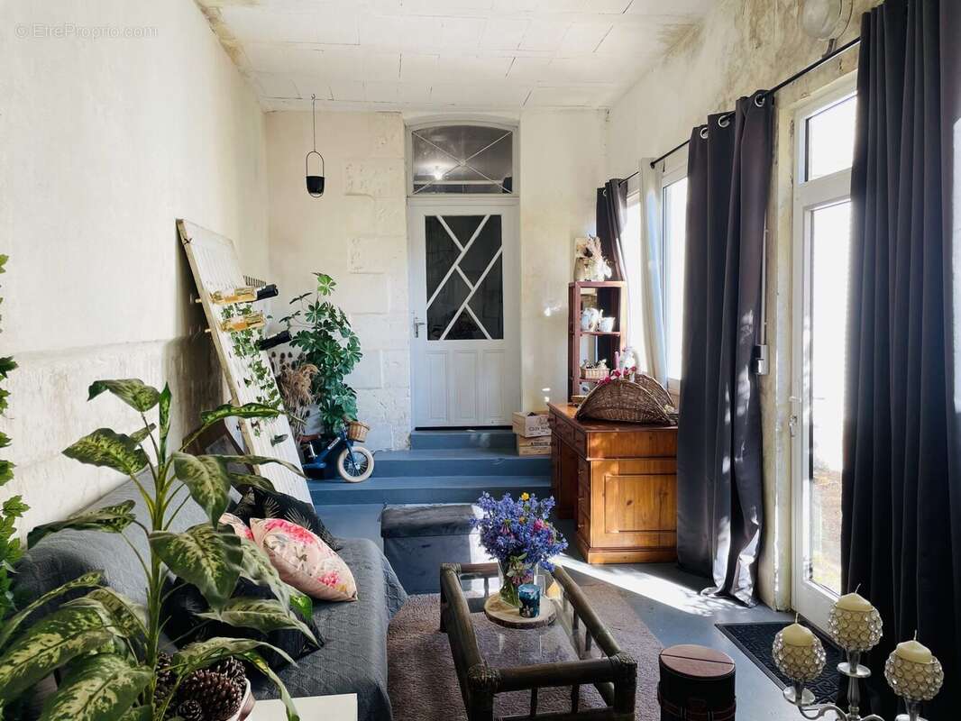 Maison 220 m² à Gemozac  - photo 3