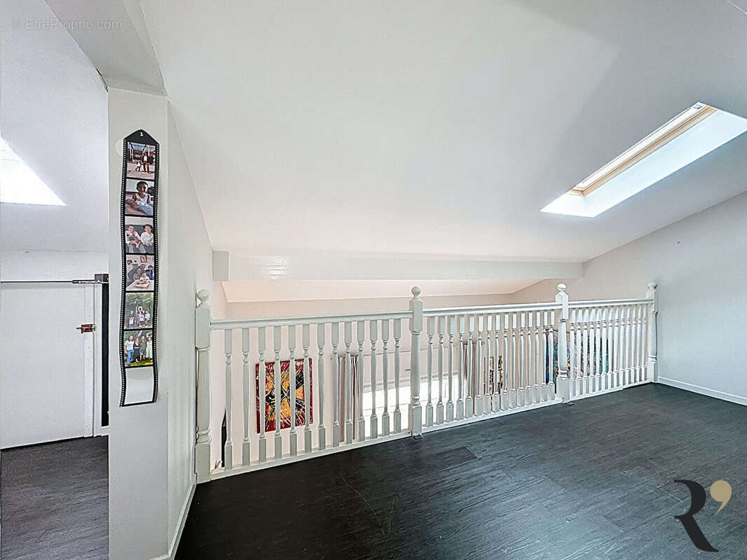 Appartement Duplex T4, 85m² dernier étage, Guilheméry - photo 9