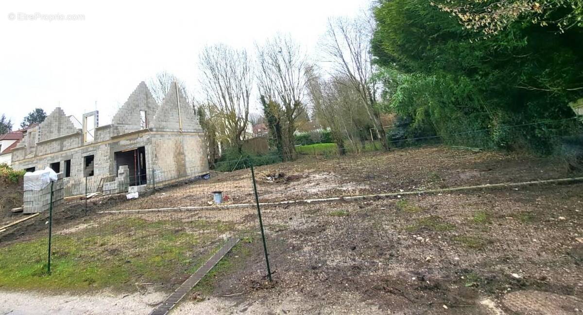 Terrain à SERAINCOURT