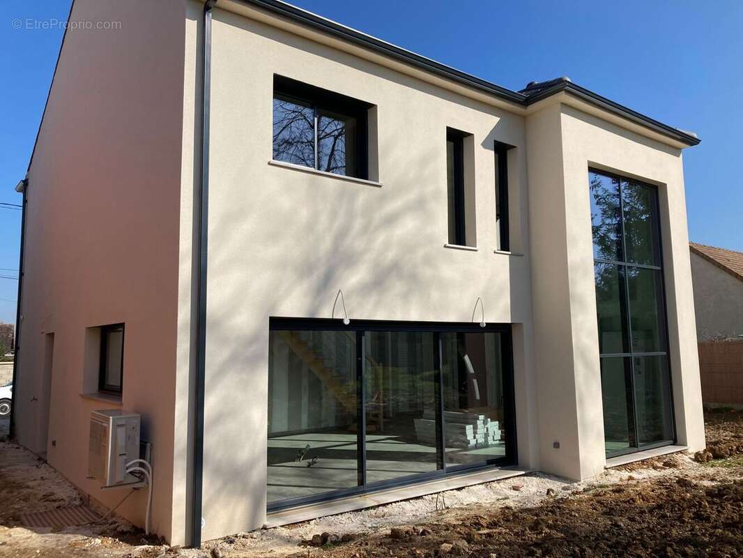 Terrain à NEUILLY-EN-THELLE