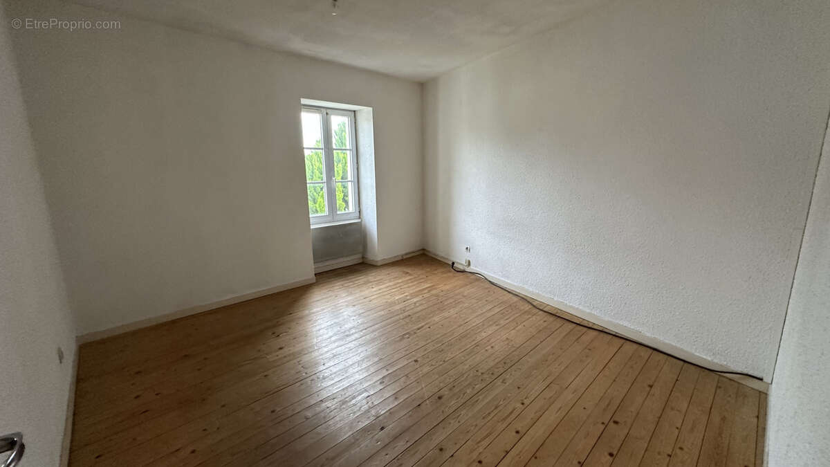 Maison à SAINT-JEAN-D'ANGELY