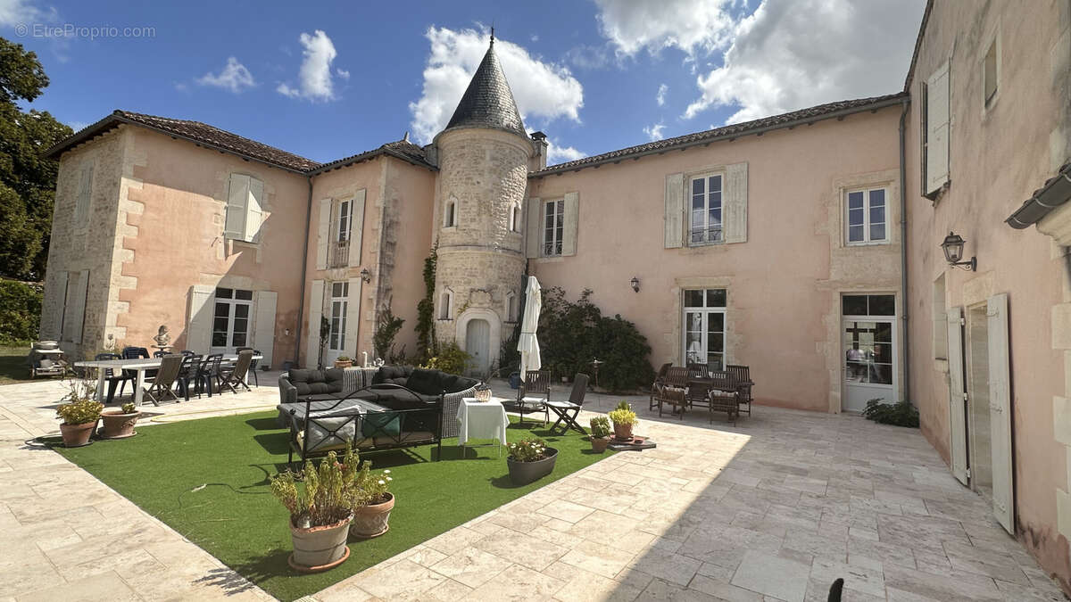 Maison à SAINT-JEAN-D&#039;ANGELY