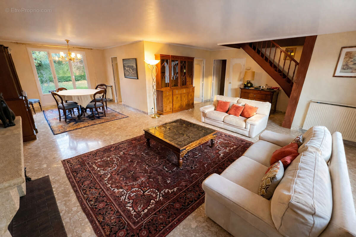 Maison à VOISINS-LE-BRETONNEUX