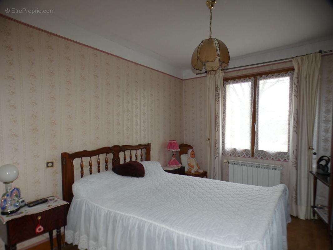 Maison à TERRASSON-LAVILLEDIEU