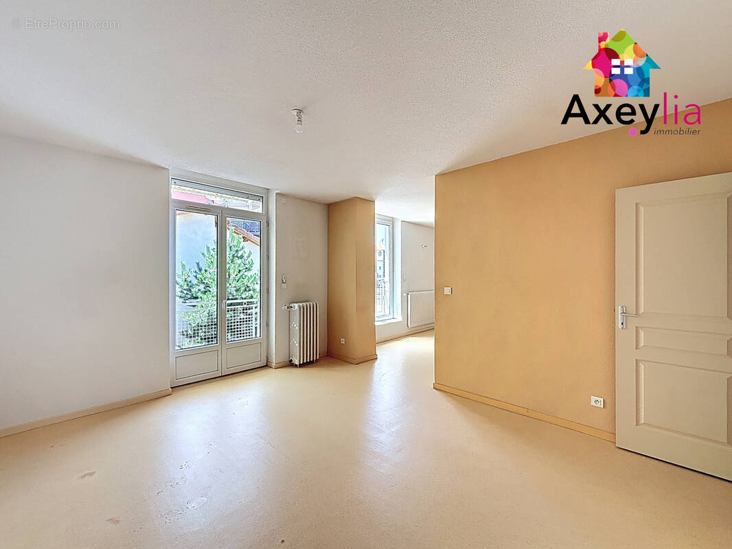 Appartement à LE COTEAU