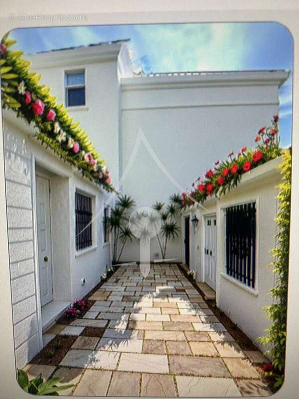 Maison à LAVERNOSE-LACASSE