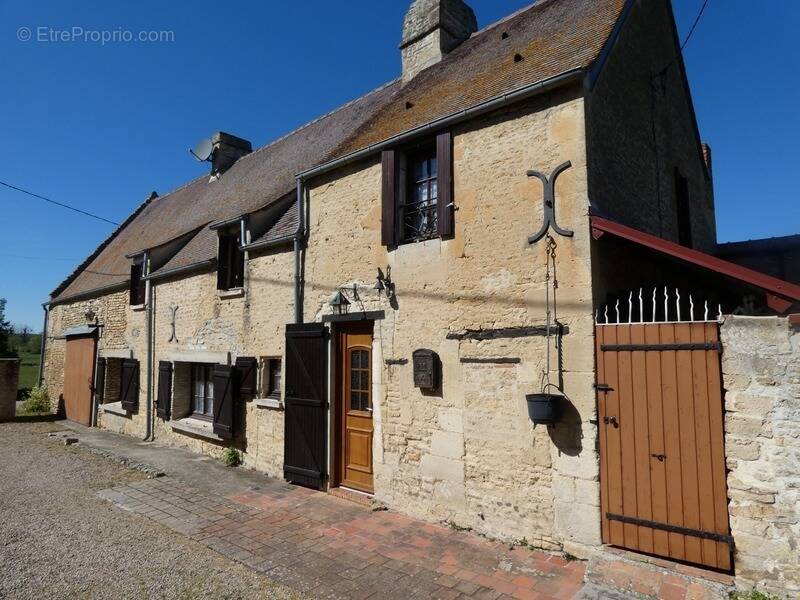 Maison à SAINT-PIERRE-SUR-DIVES
