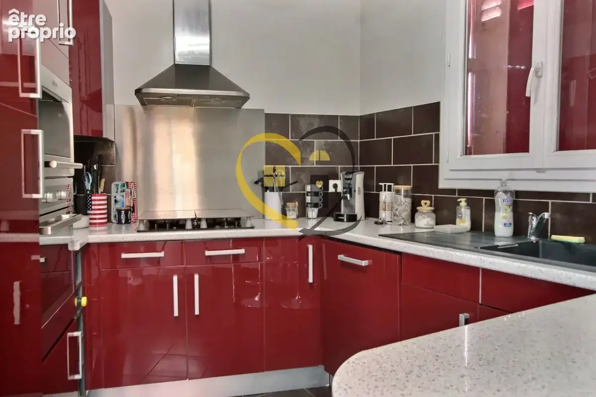 Maison de ville Mehun sur Yèvre - 137m2 - 3 chambres - véranda et jardin - photo 3