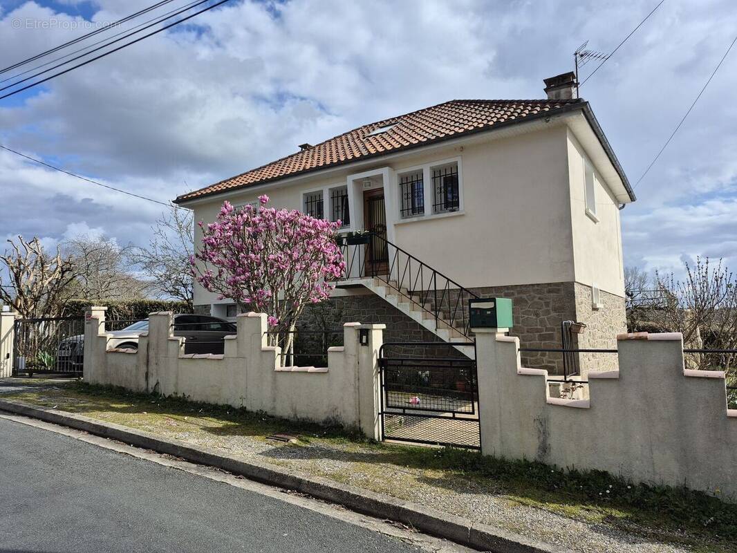 20260310150318 - Maison à NONTRON