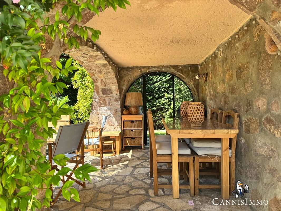 Maison à MANDELIEU-LA-NAPOULE