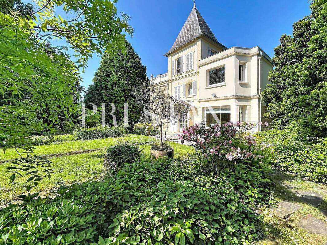 Maison à SAINT-REMY-LES-CHEVREUSE