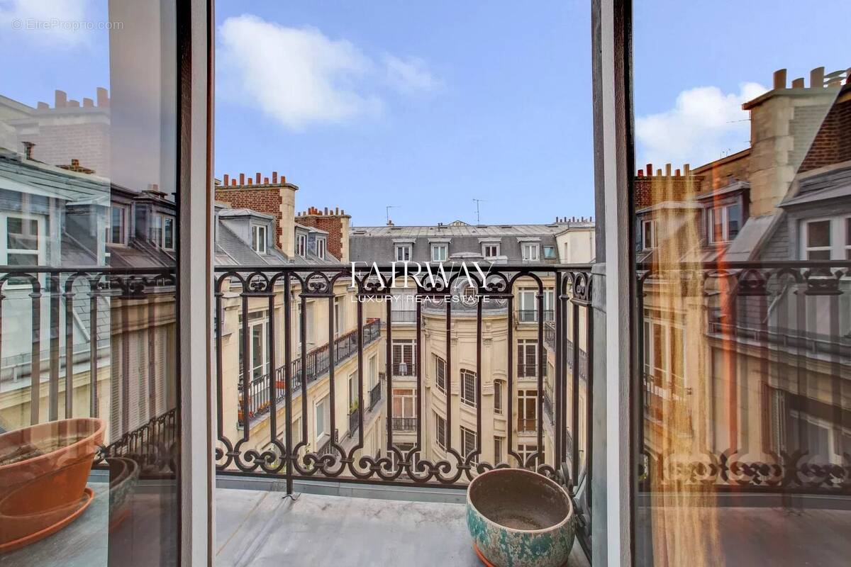 Appartement à PARIS-8E