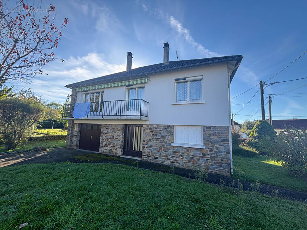 Maison à SAINT-YRIEIX-LA-PERCHE