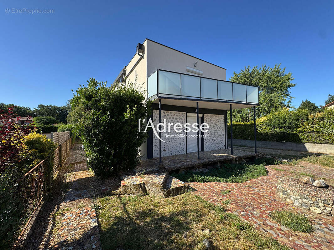 l'Adresse Immobilier - La Salvetat Saint Gilles - Maison T4  de 127 m2 sur un terrain piscinable de 1566m² avec garage - photo 3