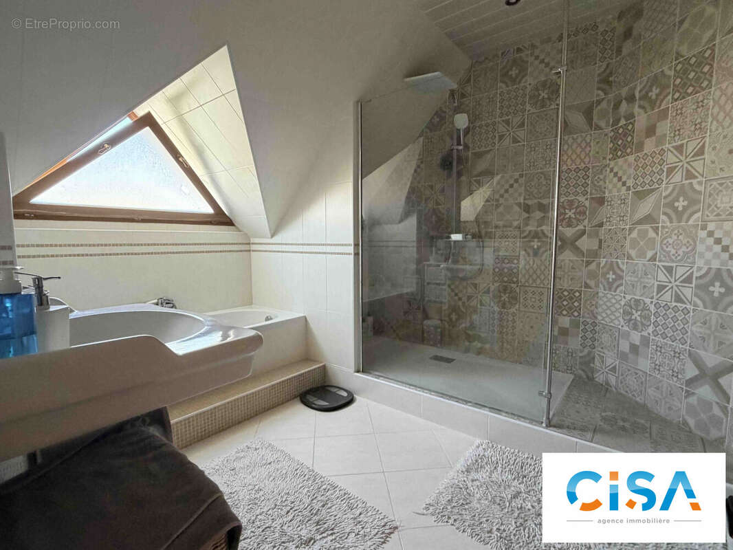 Maison à VERNEUIL-EN-HALATTE