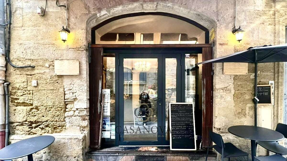 Fonds de commerce restaurant Montpellier Écusson  Place Sainte-Anne  Emplacement premium avec terrasse - photo 2