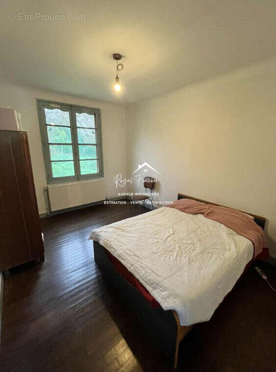 Chambre - Maison à PREUILLY-SUR-CLAISE